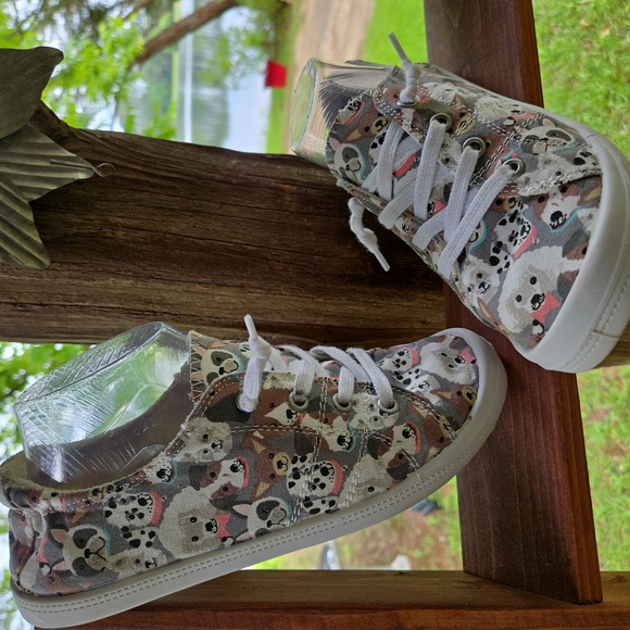 Isaac Mizrahi Reesa Gray Canvas Dog Print Sneakers Size 8 - Picture 1 of 12